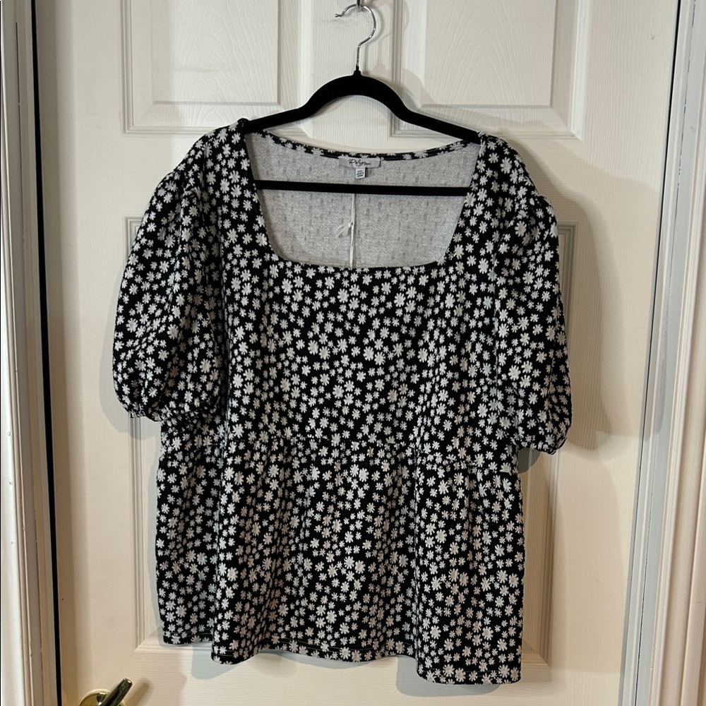 NWT Size 3X Polygram Floral Black and White Women's Peplum Top